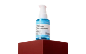 Sérum concentré à 3,5% d'acide hyaluronique d'origine naturelle. Hydrate en profondeur, lisse les rides et repulpe la peau. Texture légère qui pénètre vite, sans alcool. Idéal pour les peaux assoiffées.
