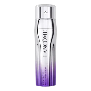 Sérum anti-âge triple action combinant acide hyaluronique, vitamine C et niacinamide pour lisser les rides, repulper et unifier le teint. Formule innovante.